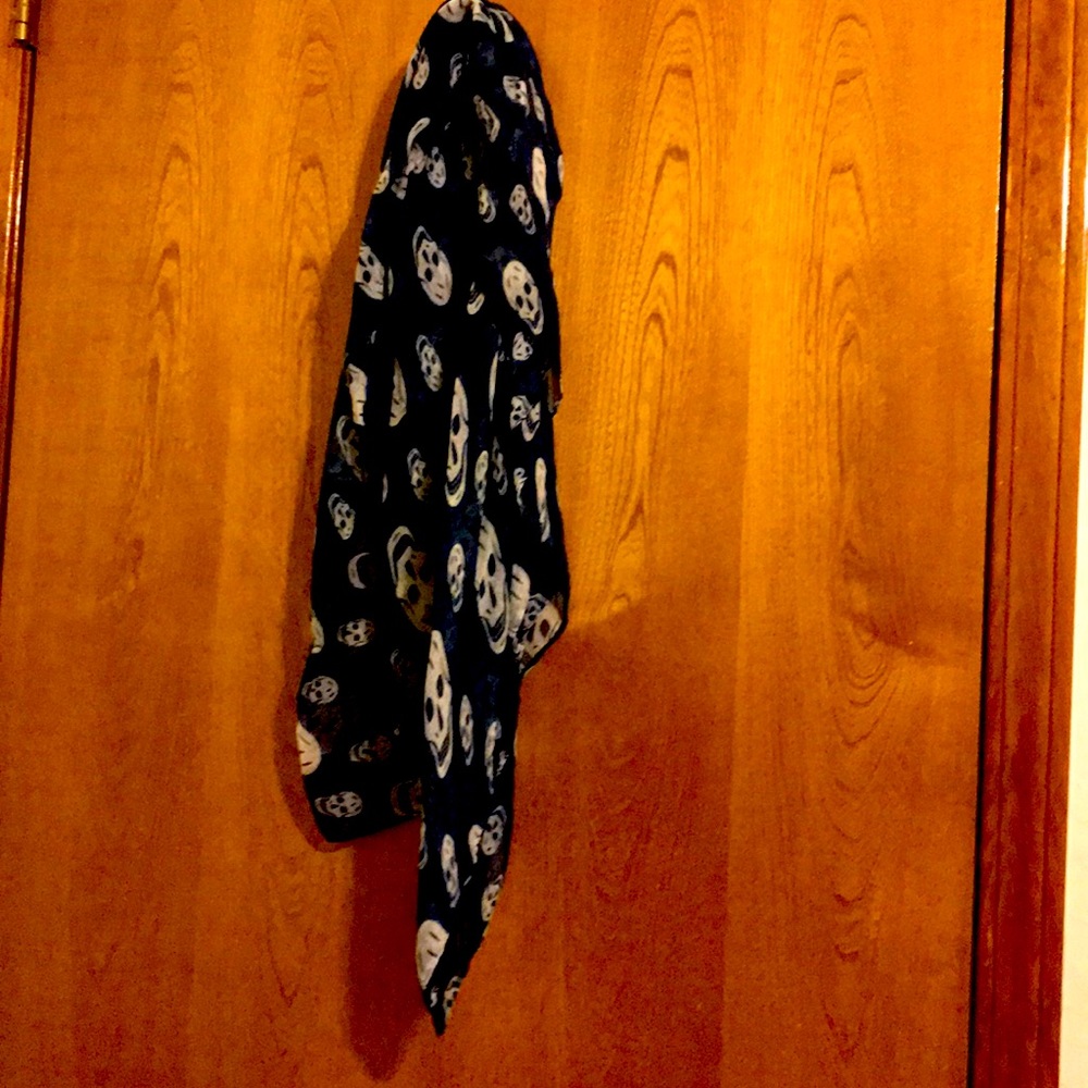 Skull scarf